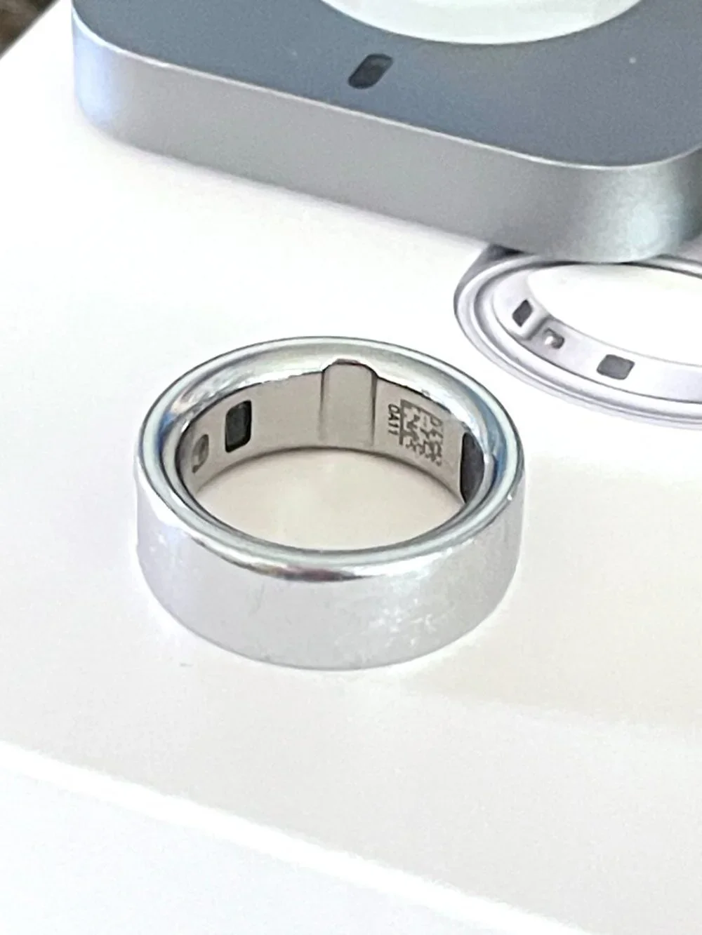 OURA Ring Size 8 Silver Gen 4 In Box with Charger Cable Extra Ring Covers